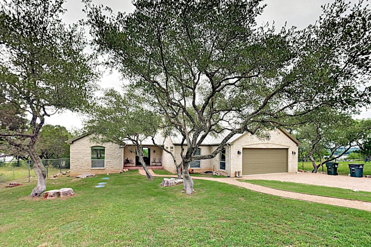 Вилла Cliff Side Oasis Spicewood Экстерьер фото