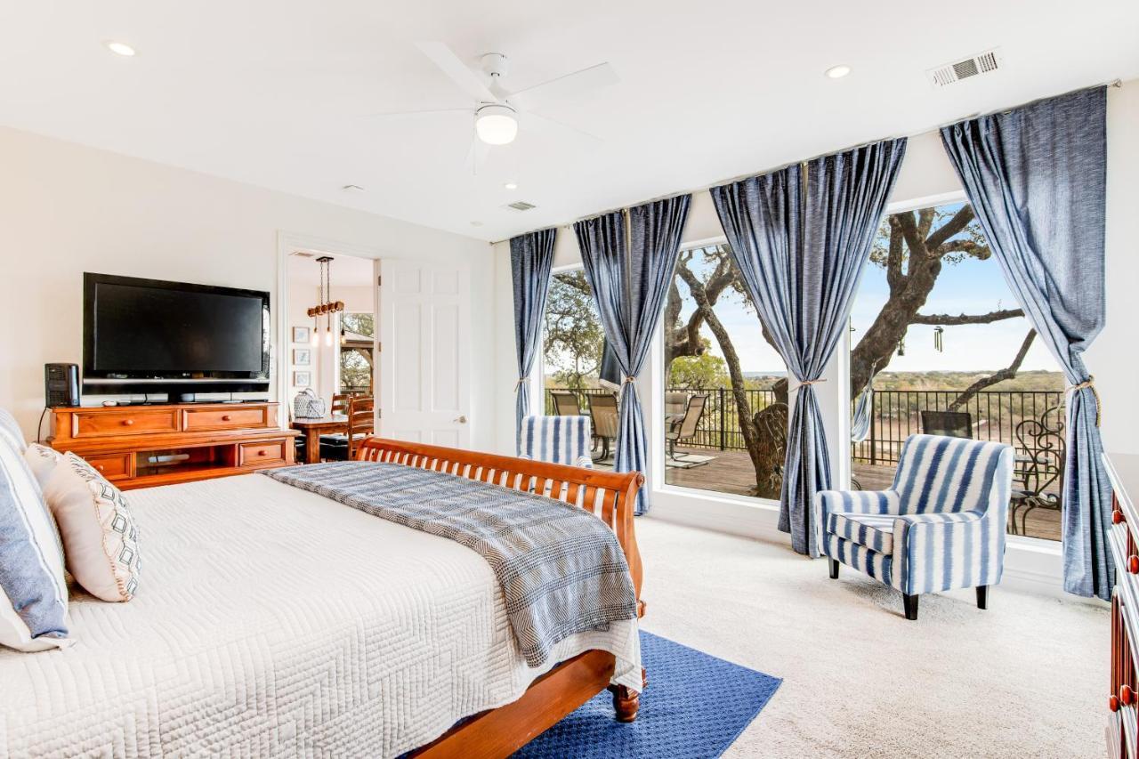 Вилла Cliff Side Oasis Spicewood Экстерьер фото