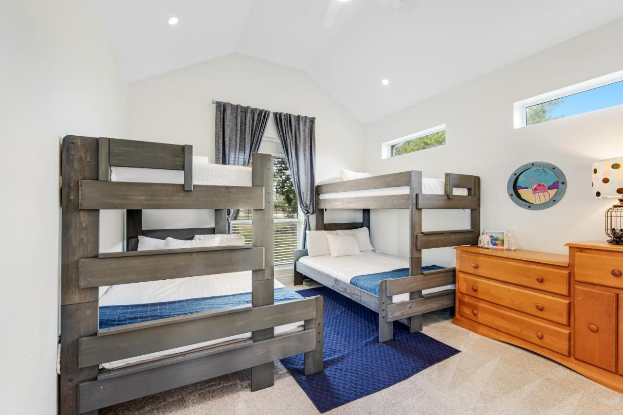 Вилла Cliff Side Oasis Spicewood Экстерьер фото